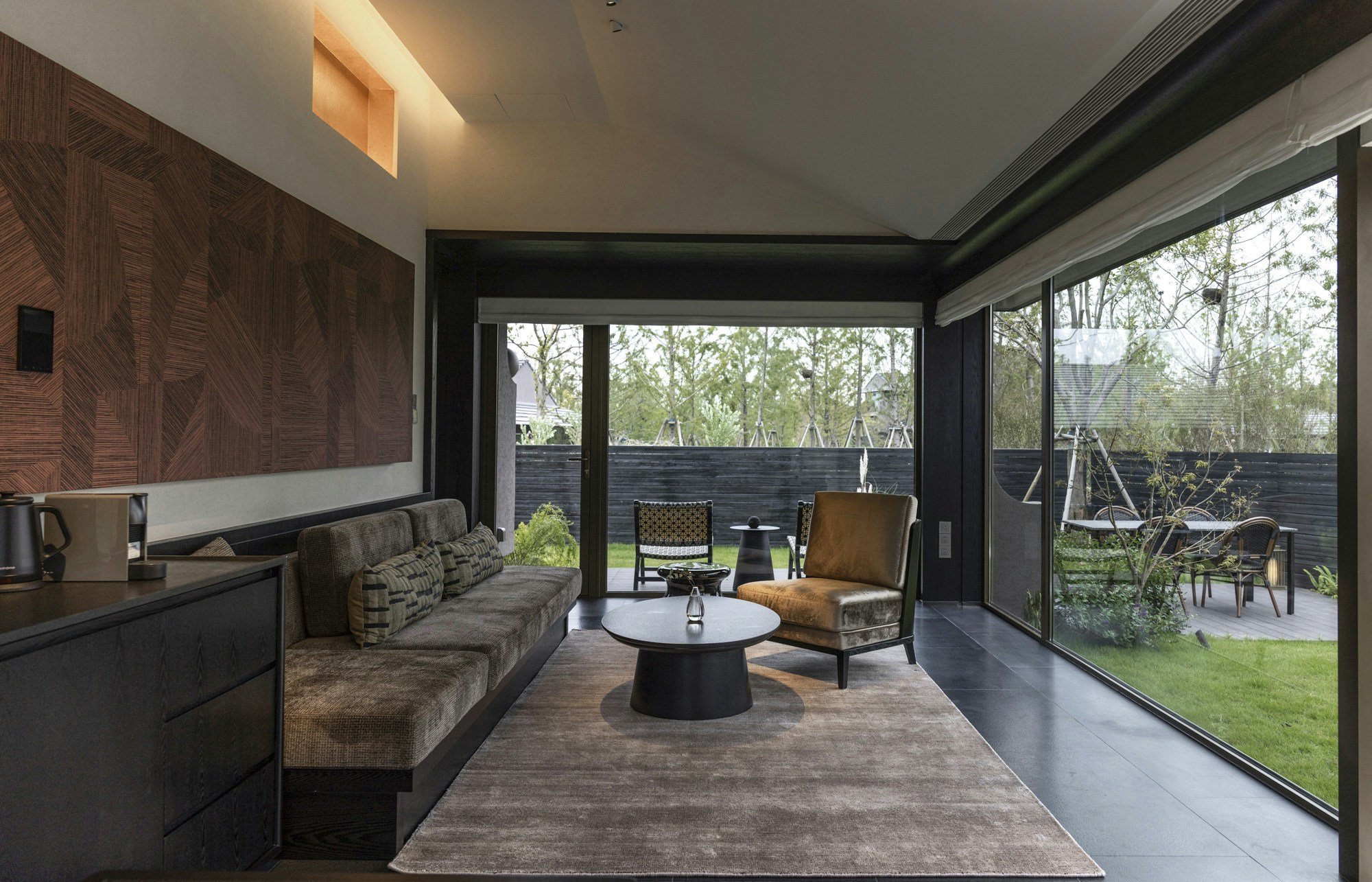 Deluxe Courtyard Camping Suite - Living Area