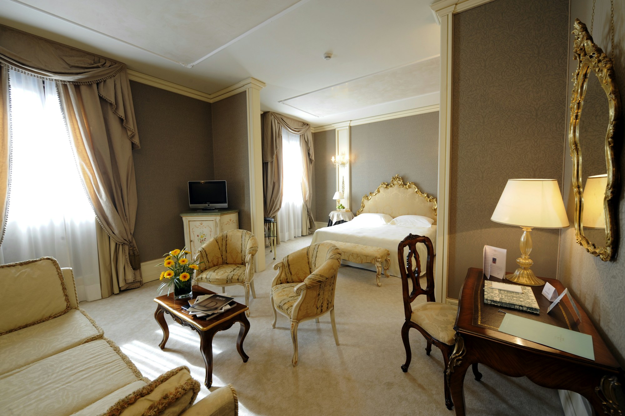 Deluxe Suite Side Grand Canal
