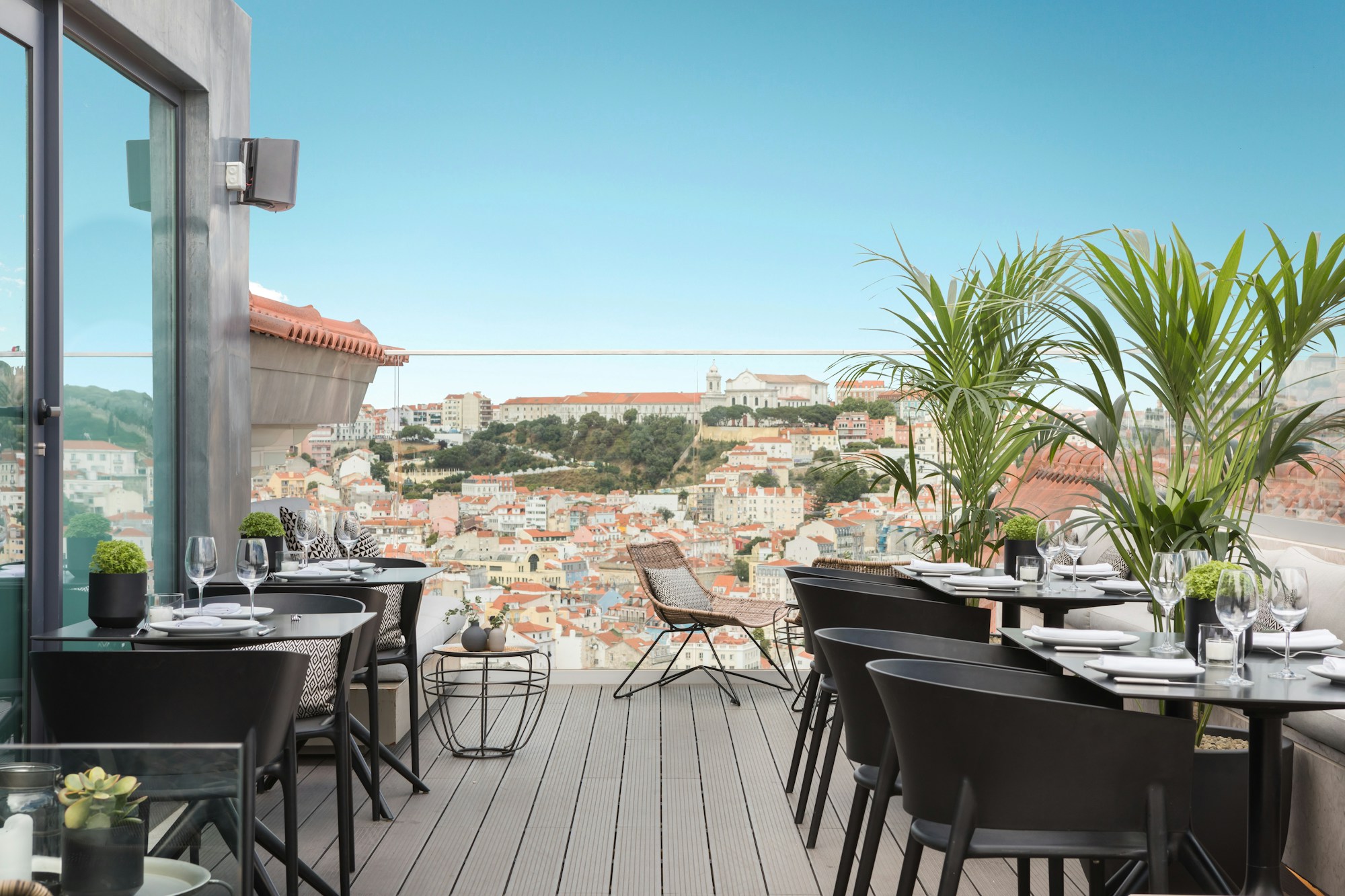 Lumi Rooftop Bar & Restaurant