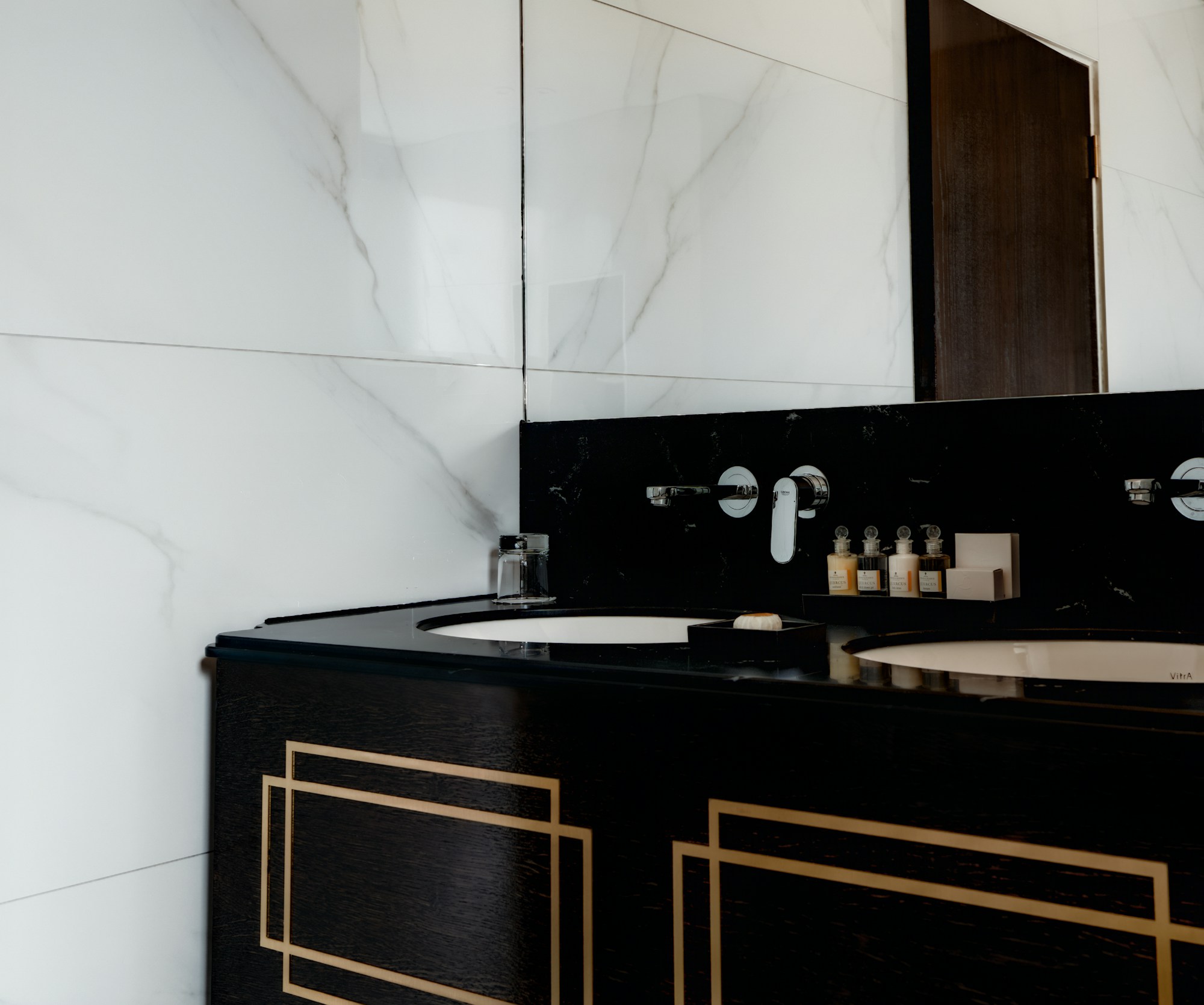 Hotel Junior Suite - Bathroom