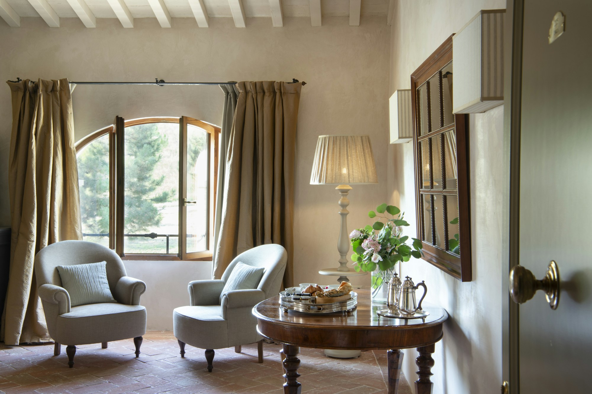 Deluxe Suite - Living Area