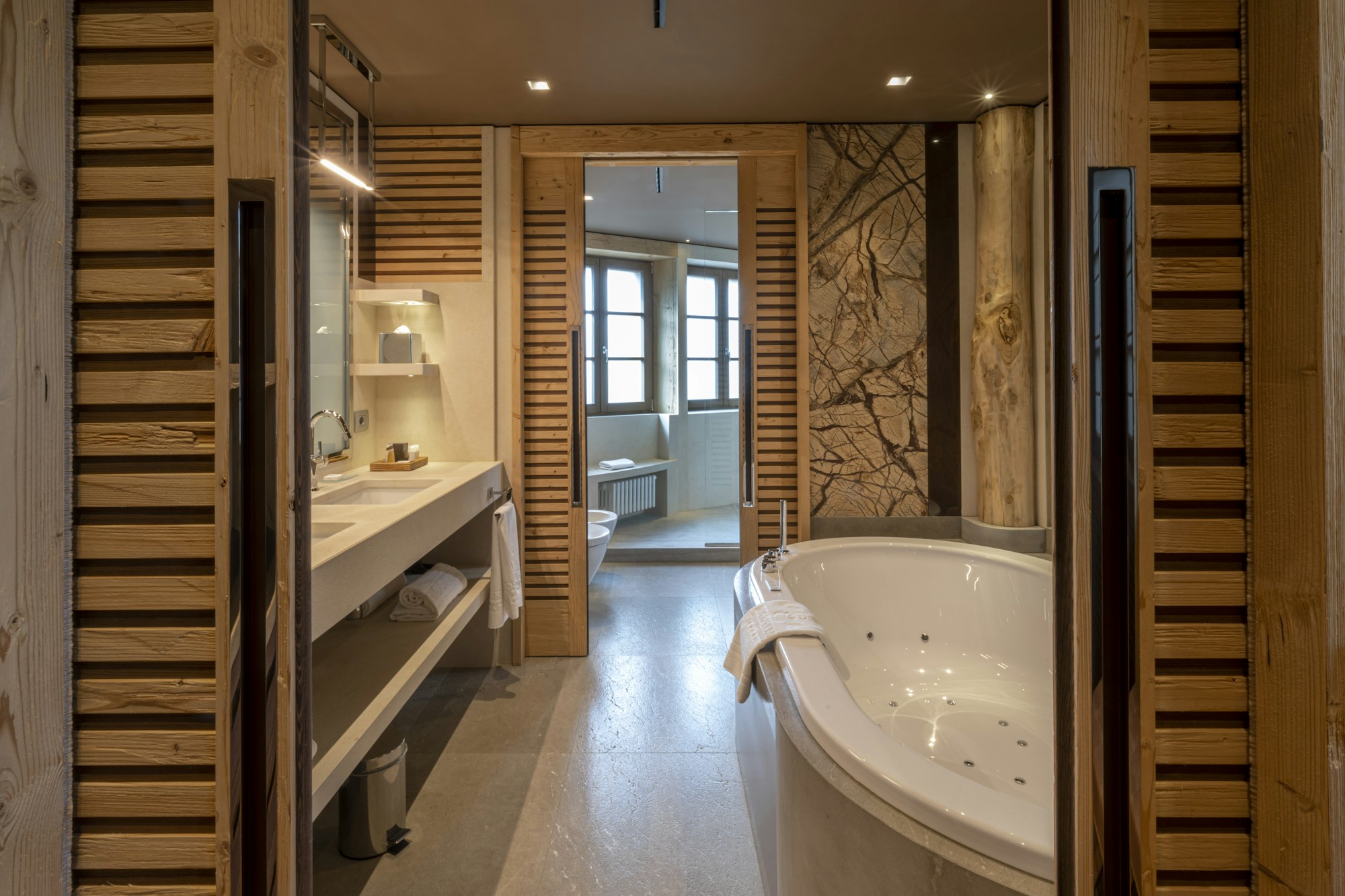 Signature Dolomites Suite - Bathroom