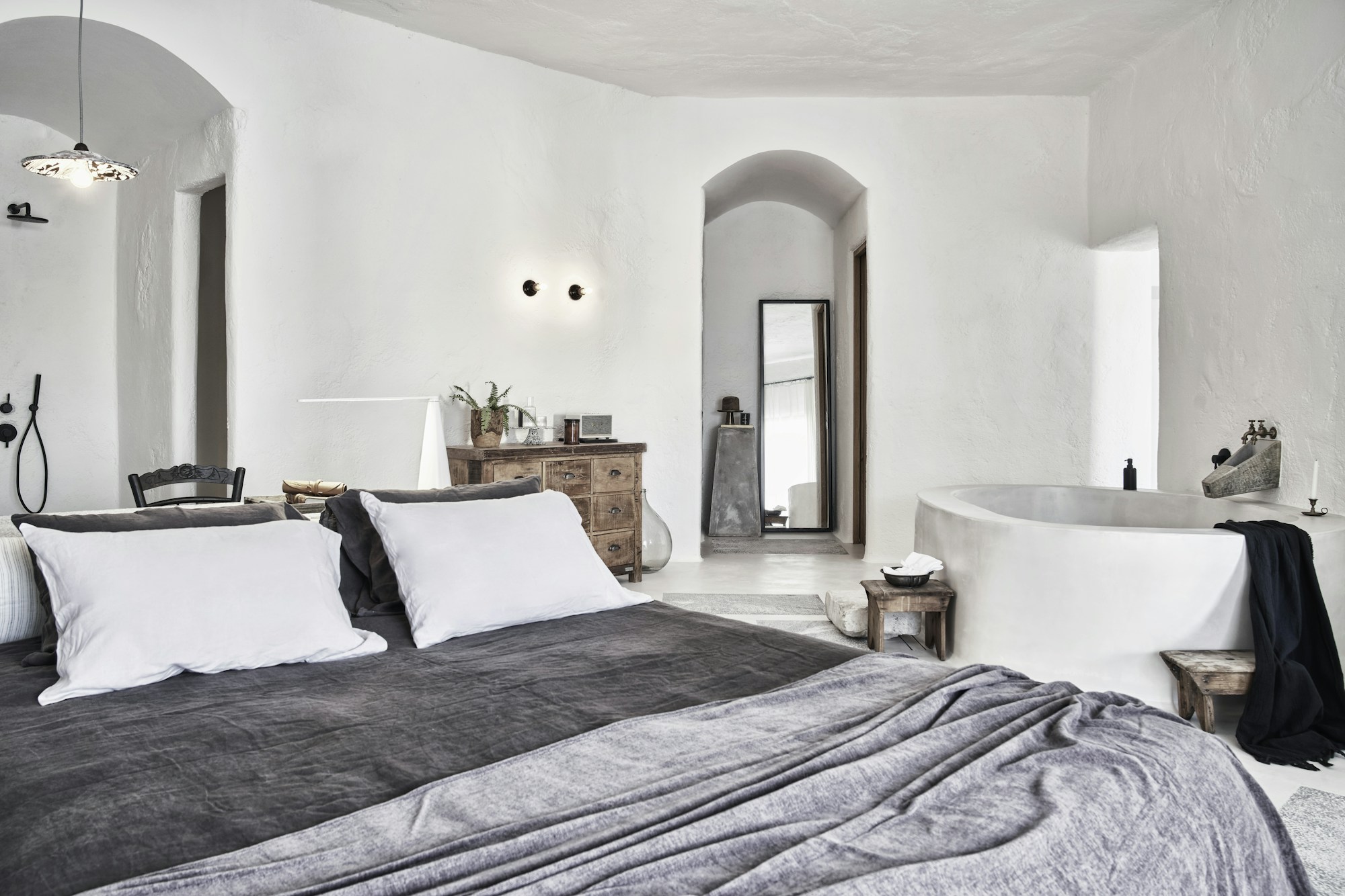 Cave Suite with Private Pool and Yard