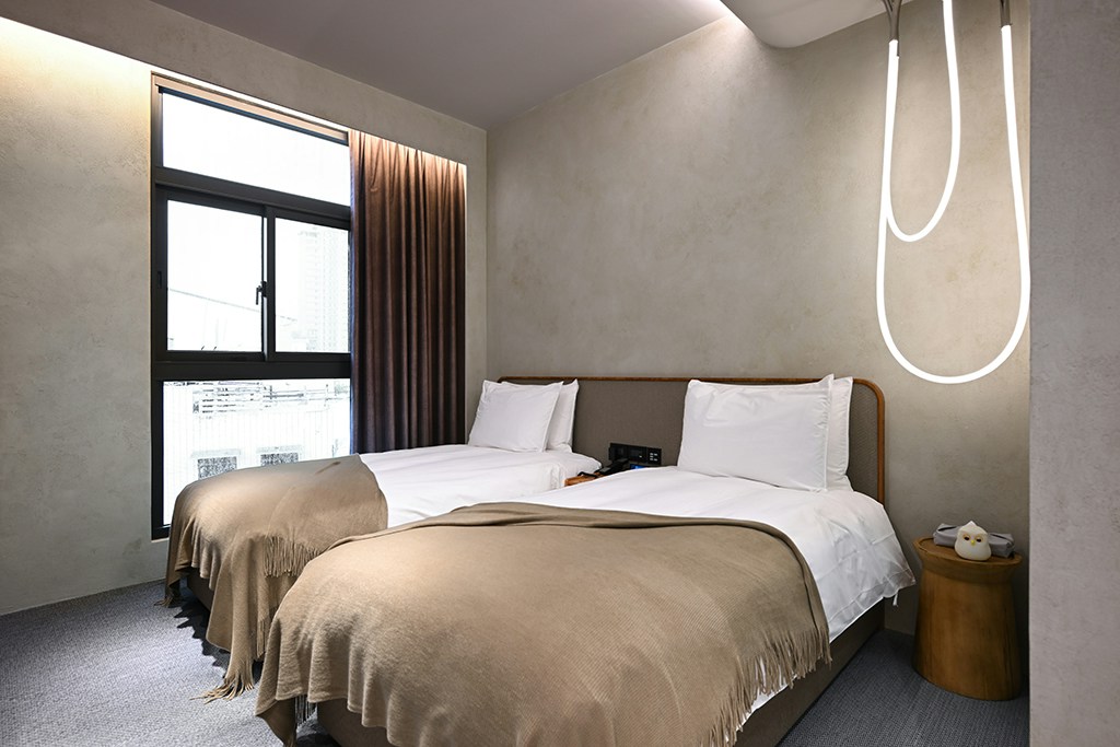 Corner Twin Room