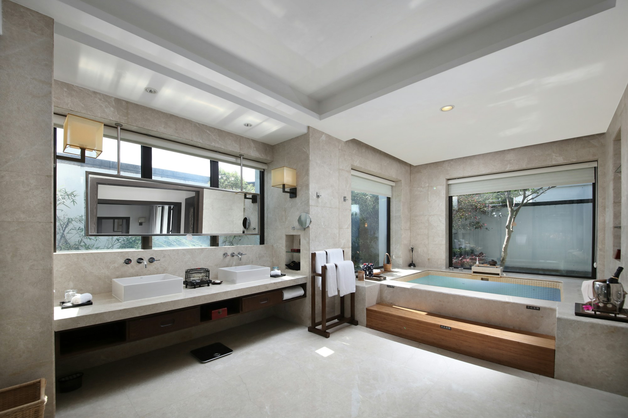 Cloud Gate Villa Bathroom