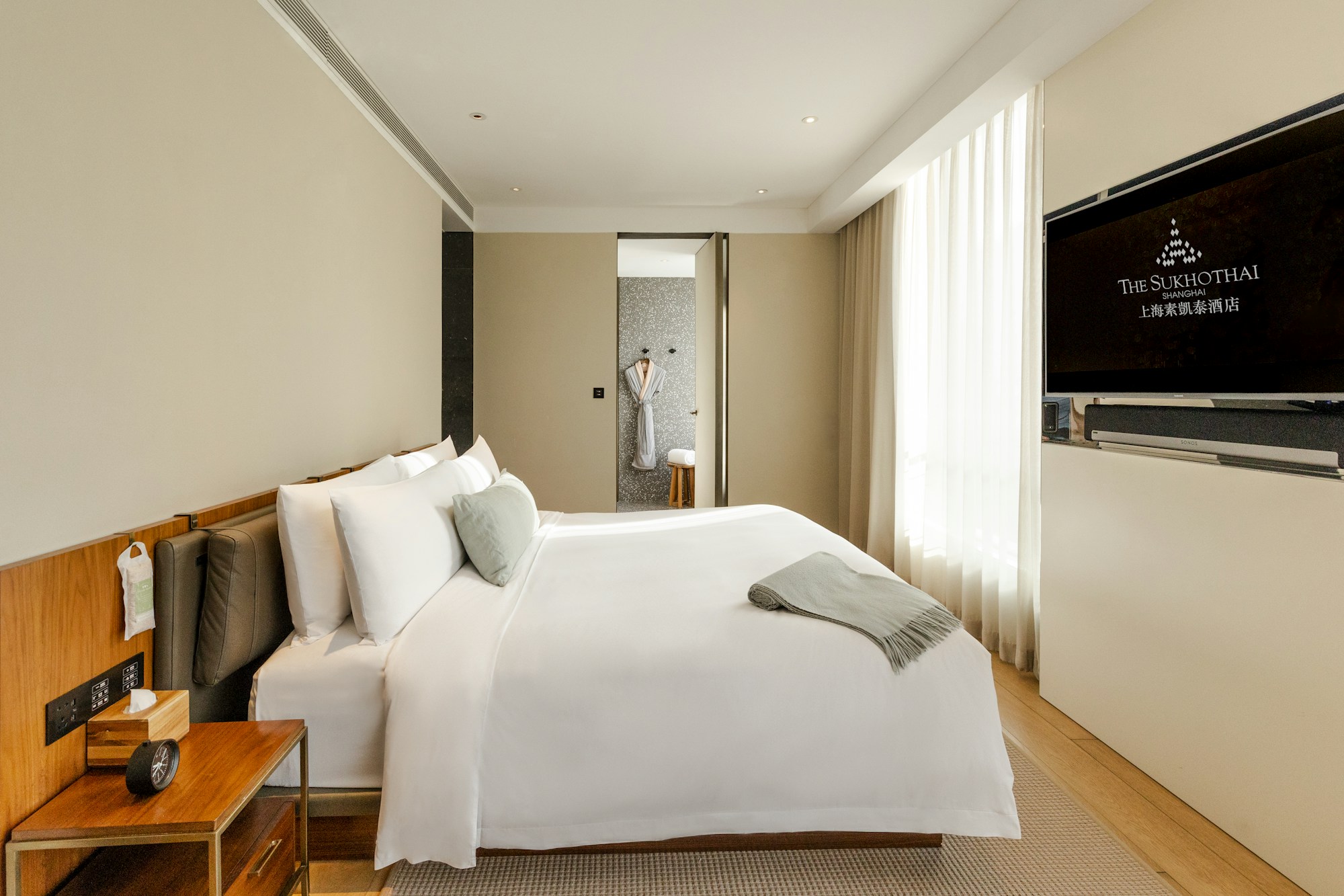 Executive Hollywood King Suite Bedroom 1