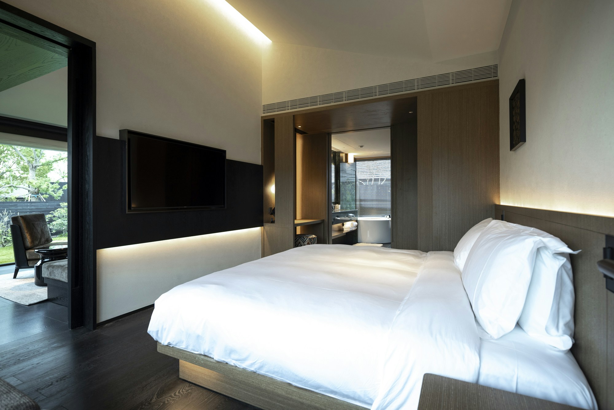 Deluxe Courtyard Camping Suite - Bedroom