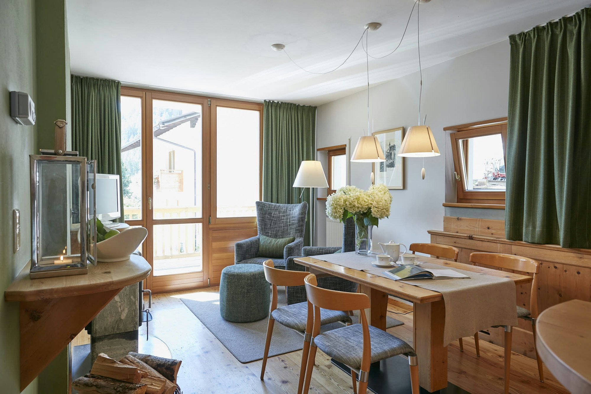 Residence Suite Premium - Dining Area