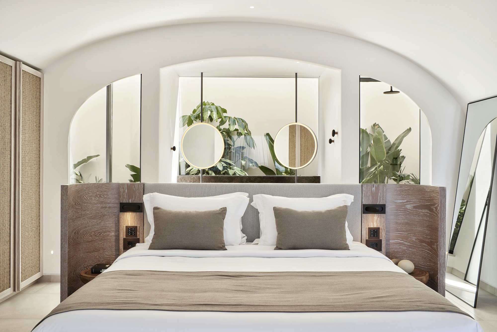 Hideaway Pool Suite - Bedroom