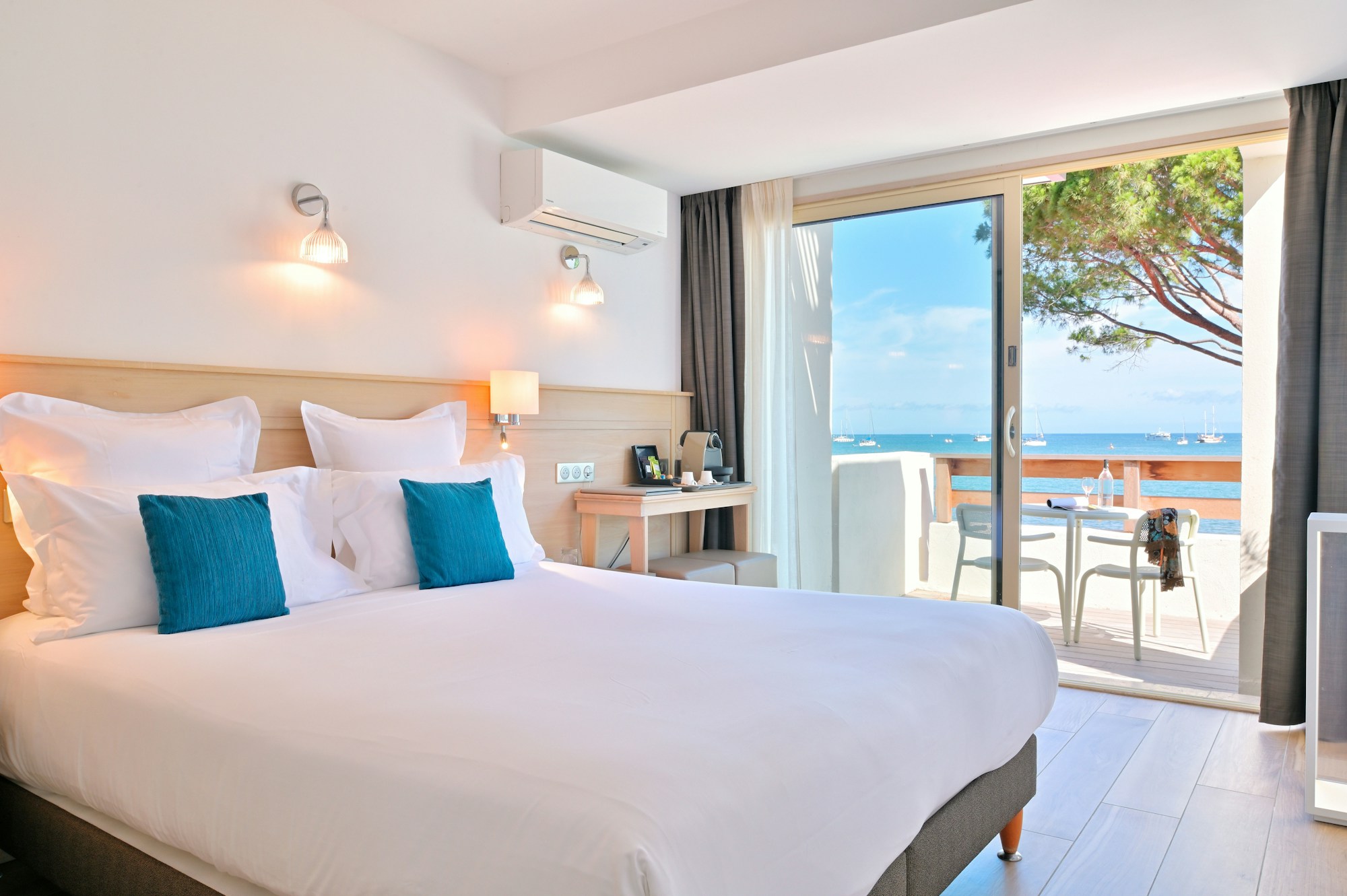 Sea View Balcony Room - Bedroom
