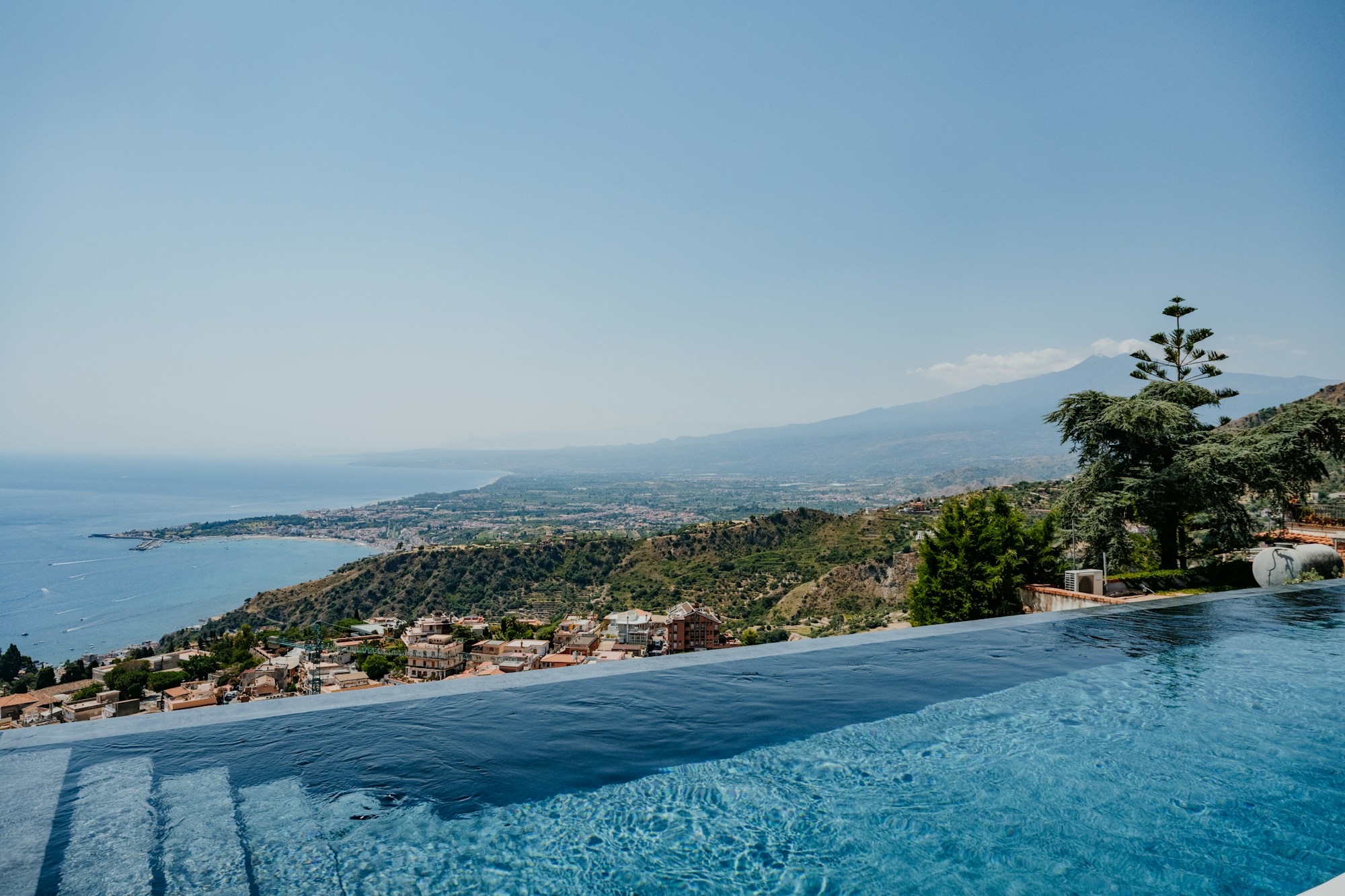 INFINITY POOL