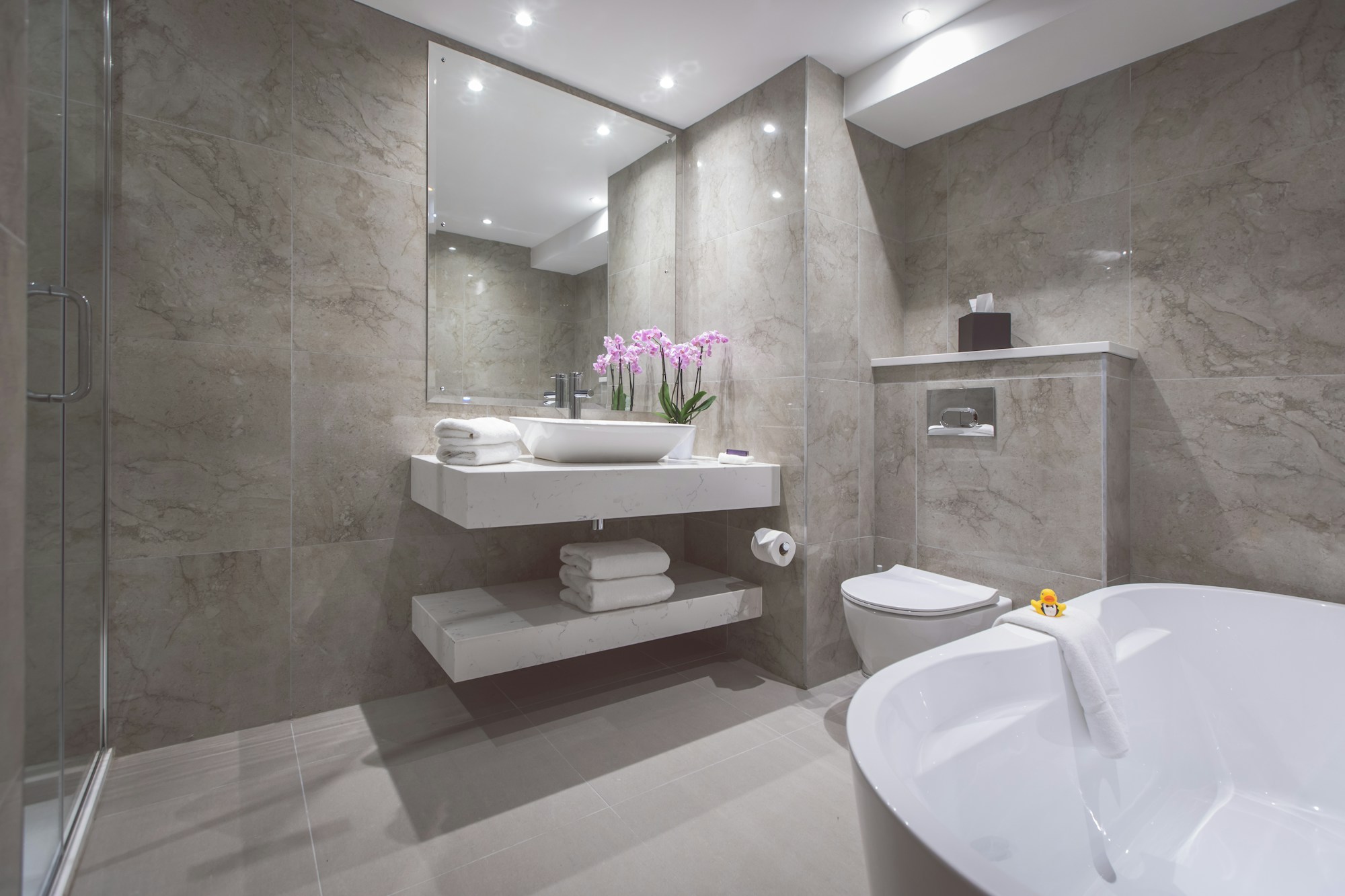 Deluxe Lough View Bathroom