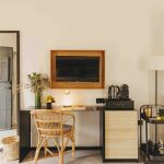 Deluxe Garden Room - Desk
