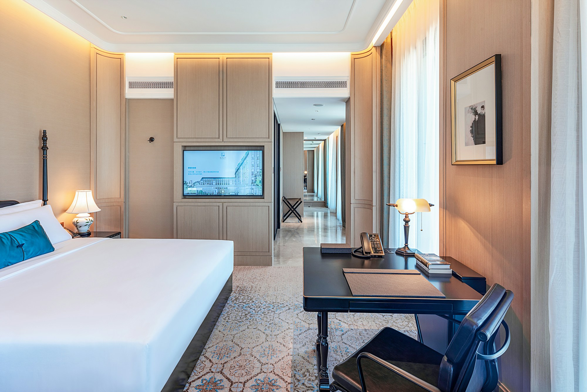 Superior King Room - Bedroom