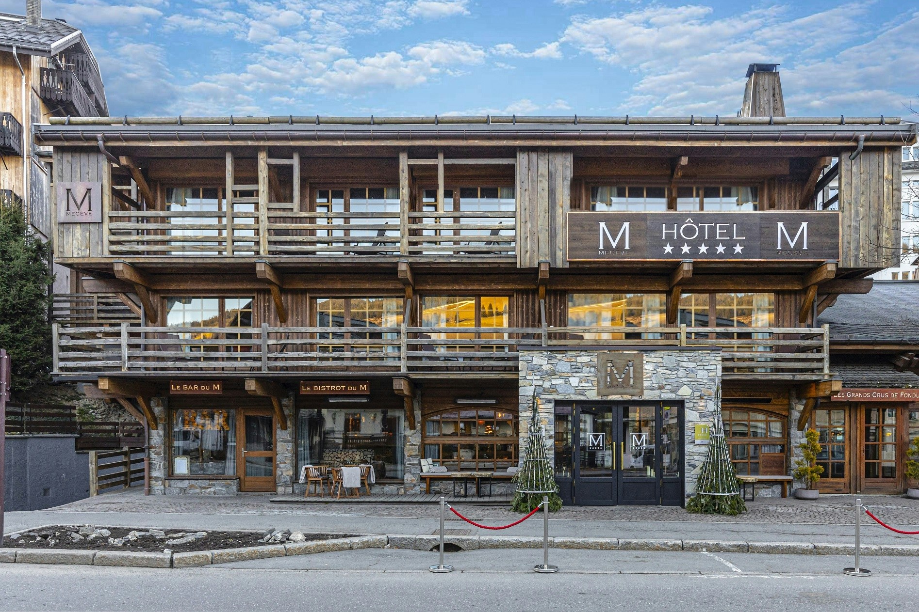 Exterior Hotel Facade