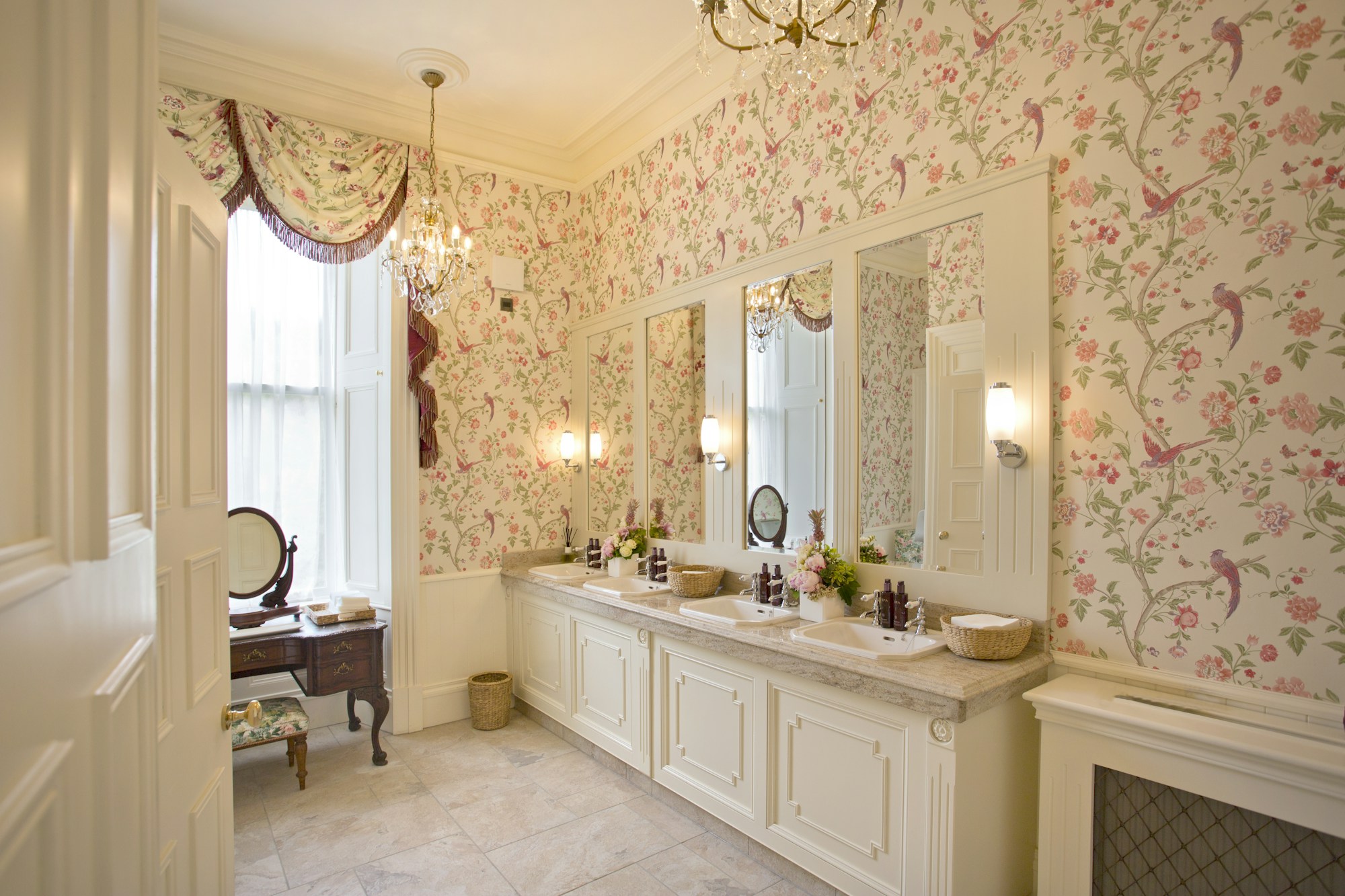 Gate Lodge - Powder Room