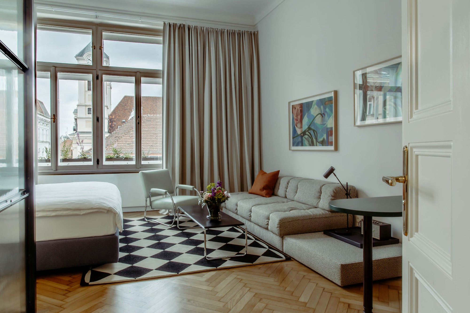 Double Room Large - Living Area
