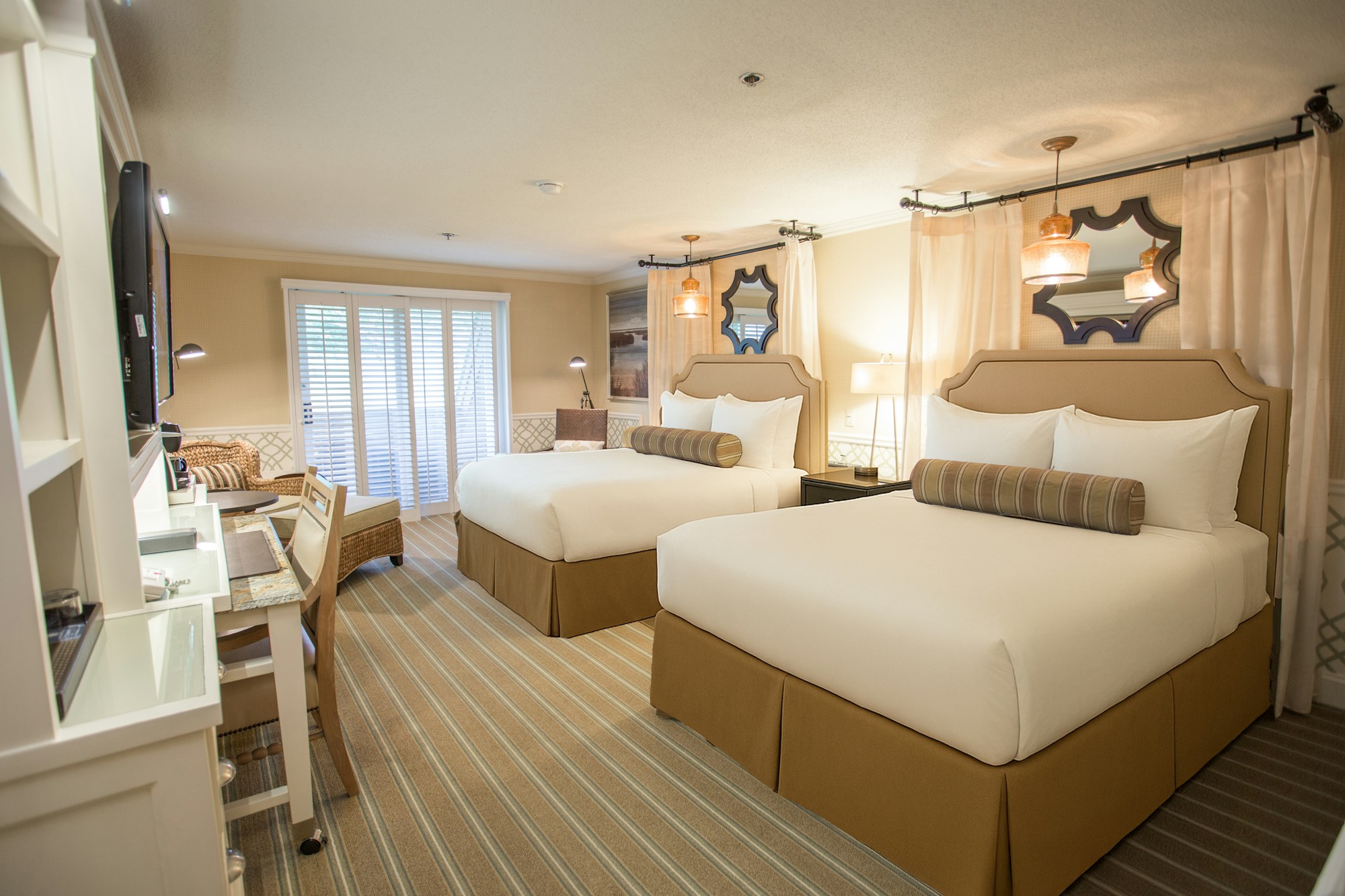 Mansion Wing Queen Beds
