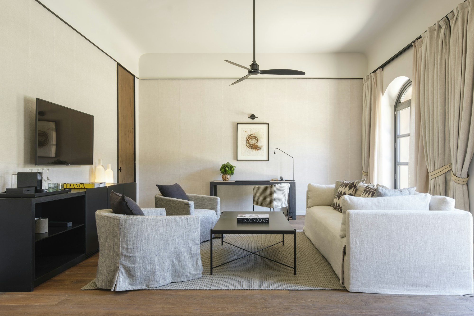 Pool Suite - Living Area