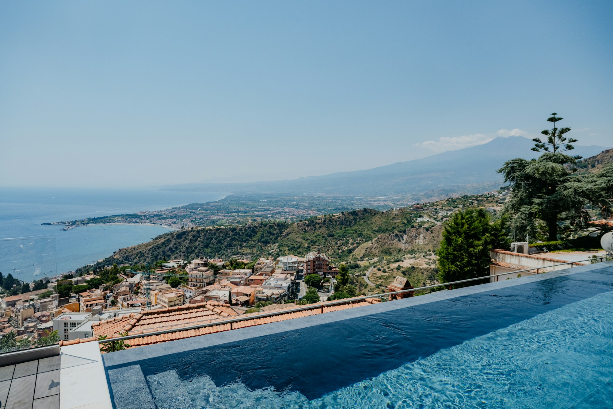 INFINITY POOL