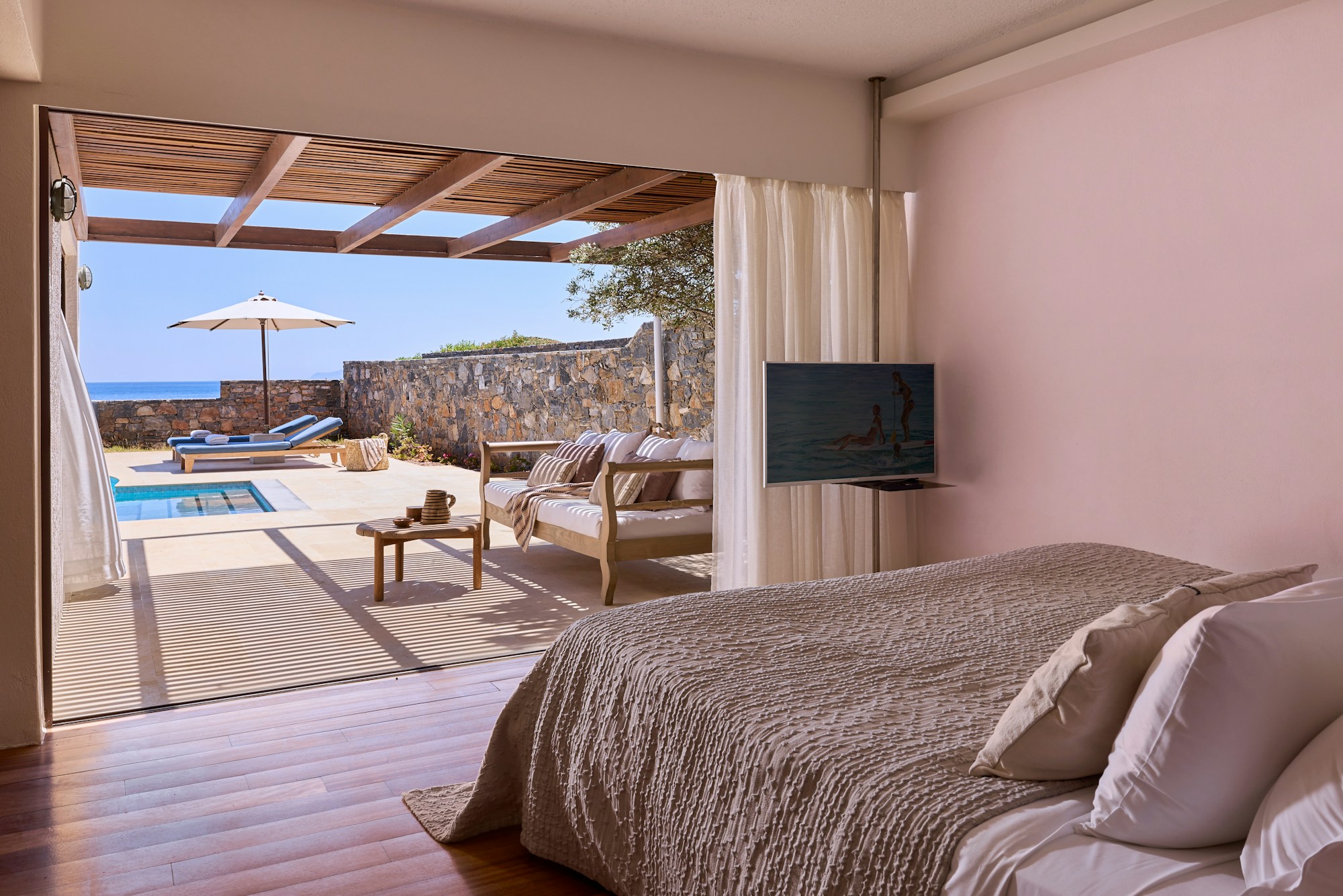 Club Suite Private Pool Seafront - Bedroom