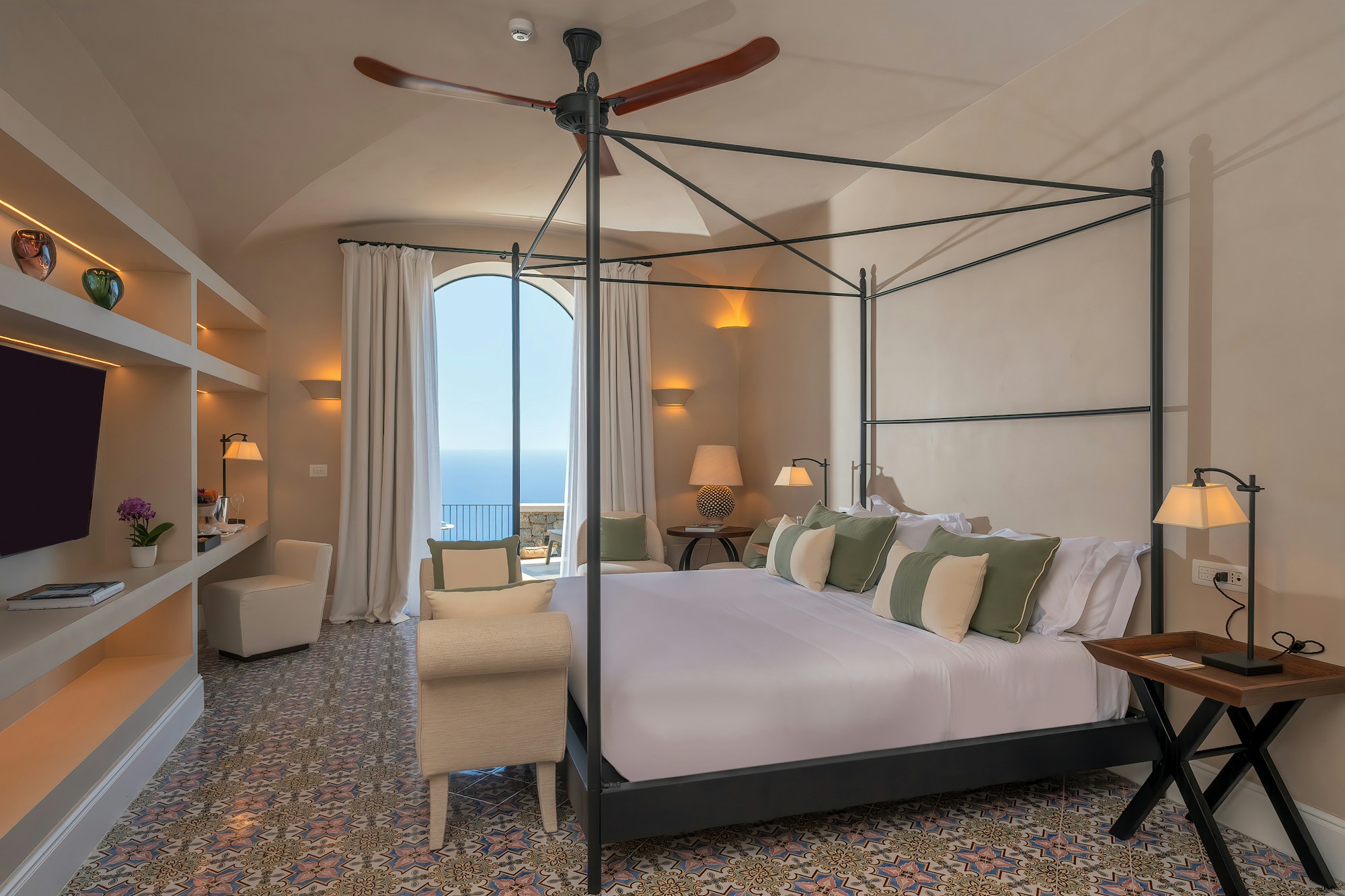 Signature Suite Pool - Bedroom