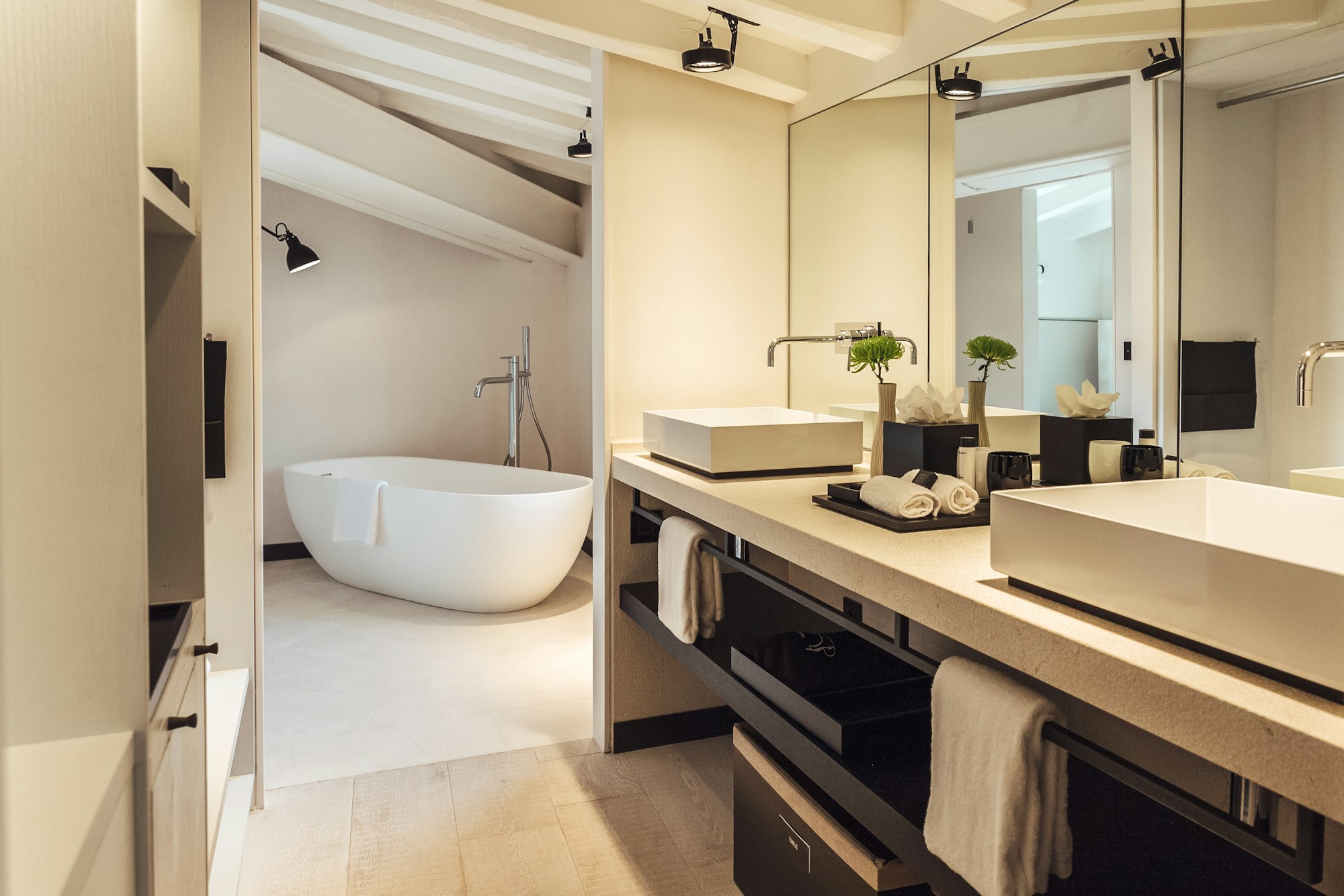 Singular Junior Suite