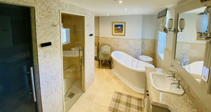 East Lodge - Bathroom