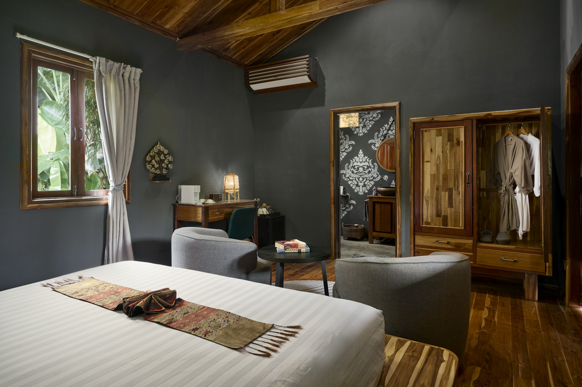 Art Deluxe - Bedroom