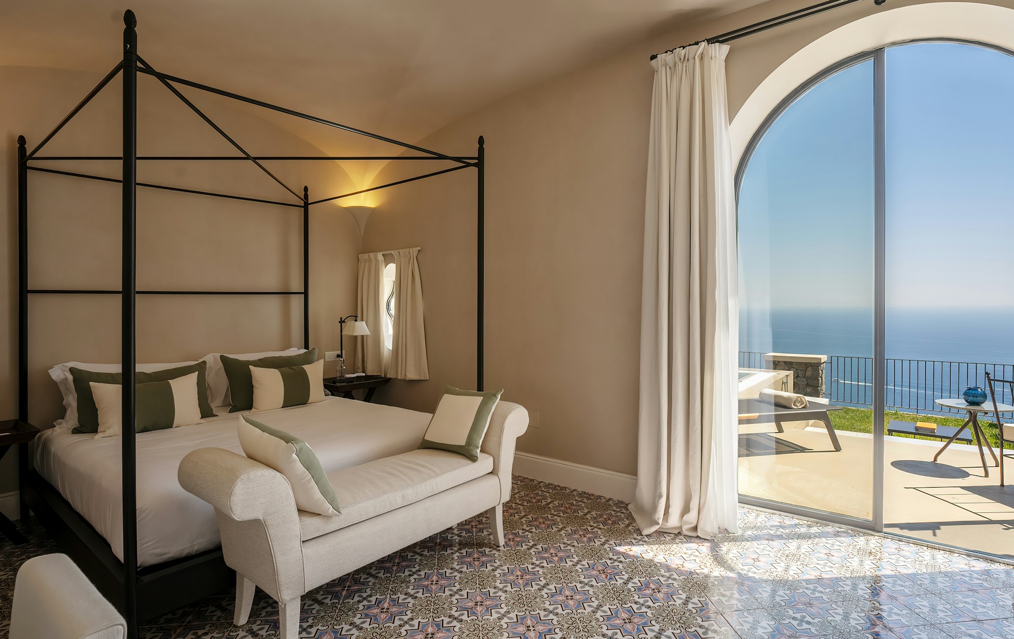 Signature Suite Pool - Bedroom