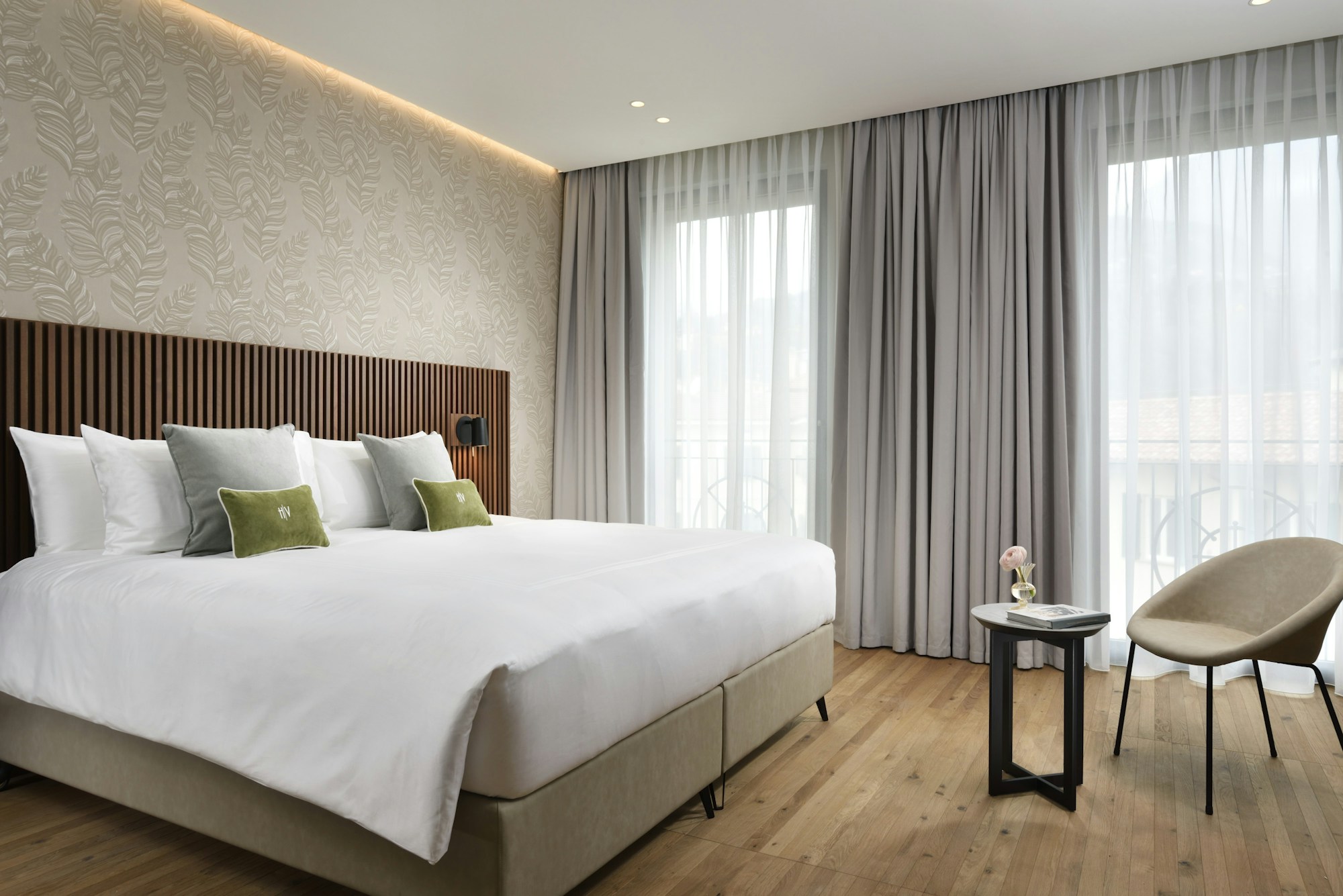 Deluxe Courtyard View - Bedroom