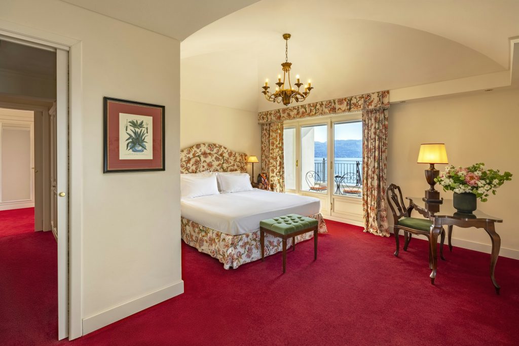 Executive Suite Partial Lake View - Bedroom