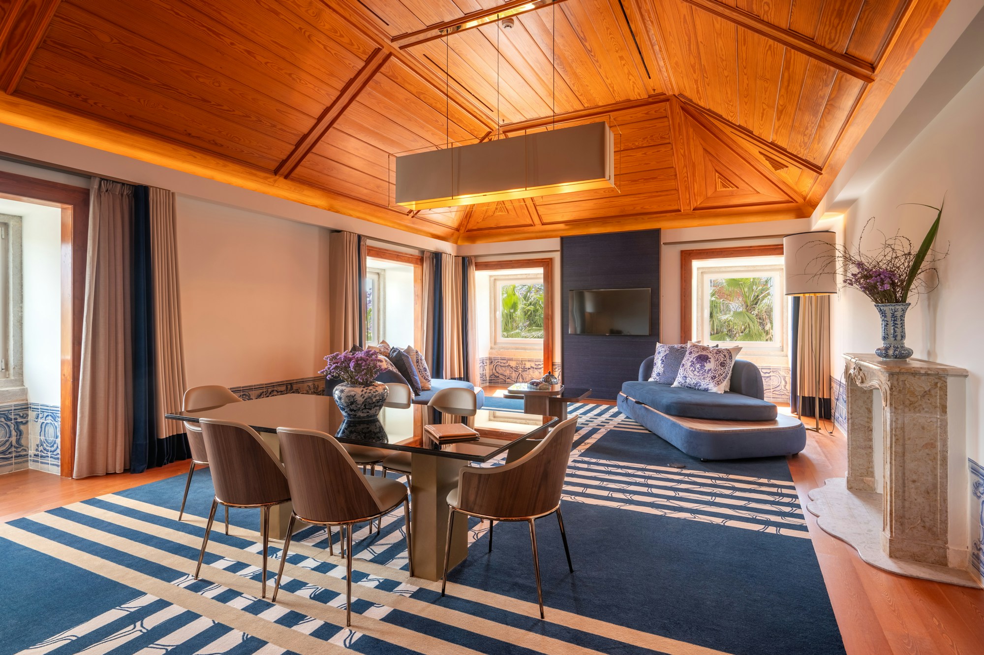 Governor Suite - Dining Area