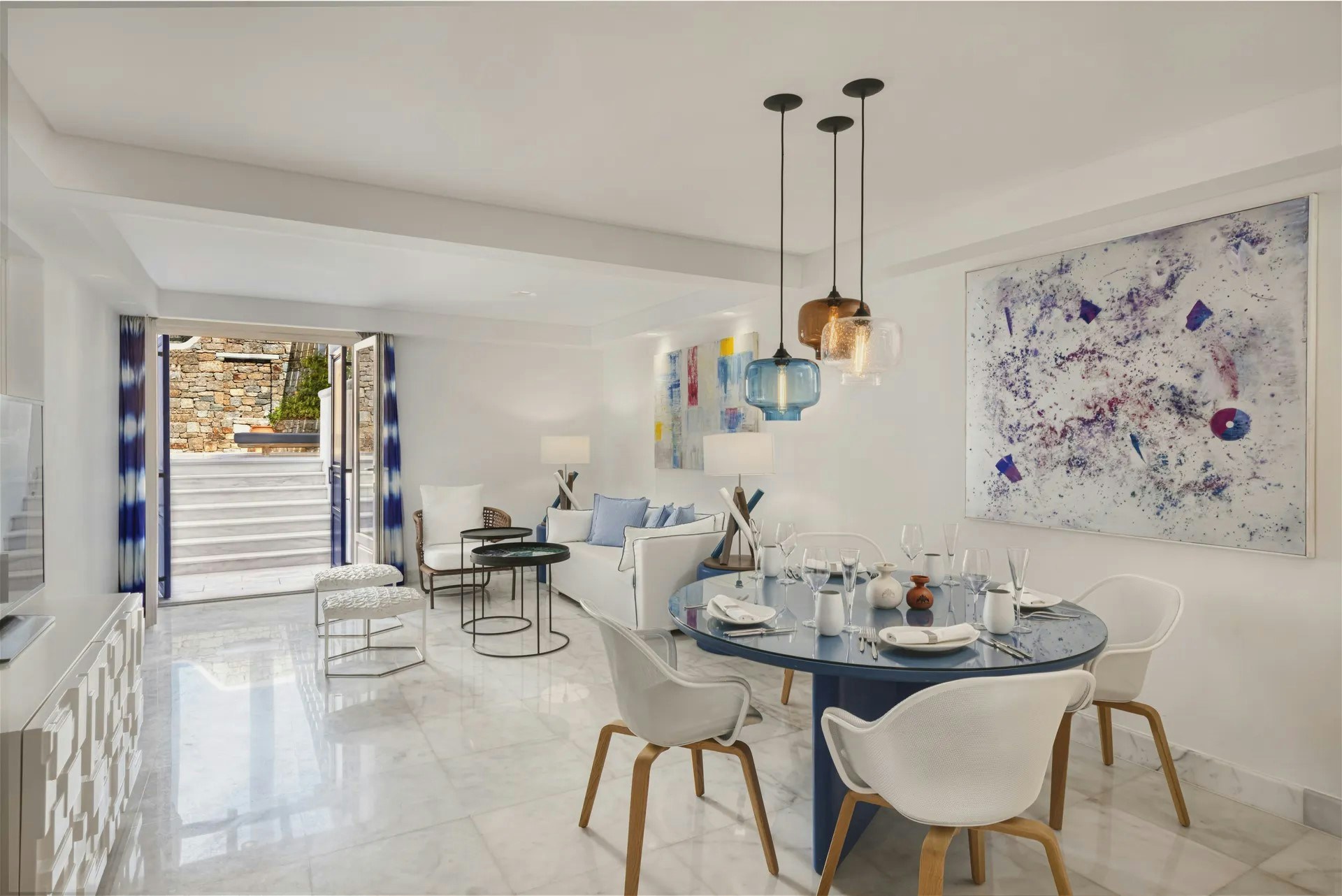 Signature Suite Private Pool - Living & Dining Area