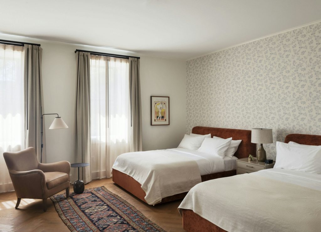Double Queen - Bedroom