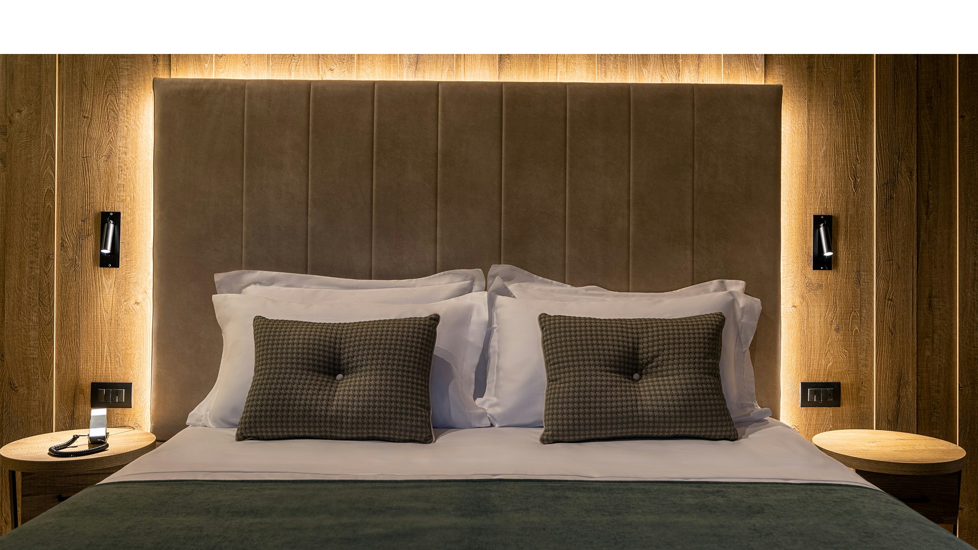 Deluxe - Bedroom