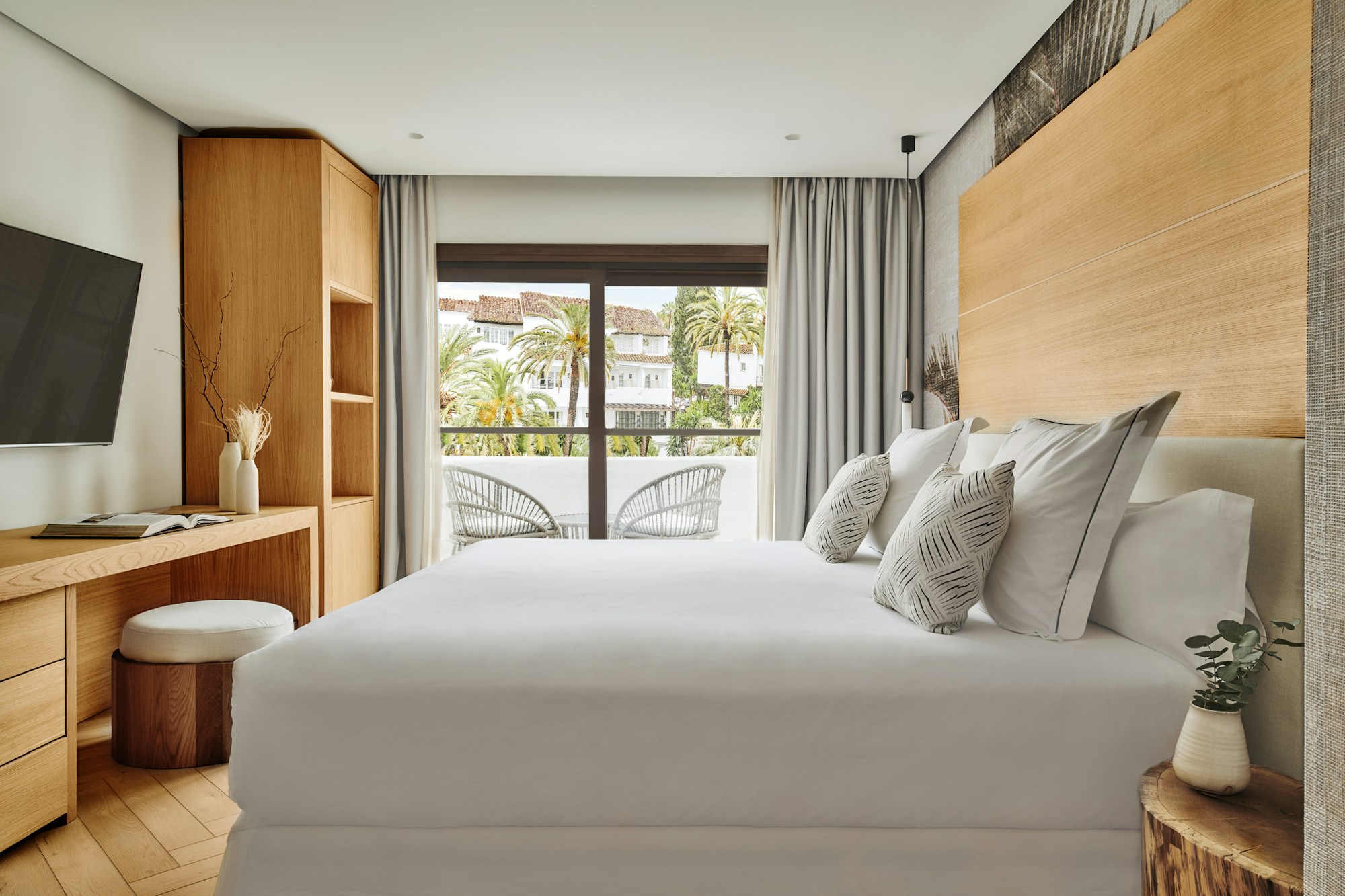 Deluxe Room - Bedroom