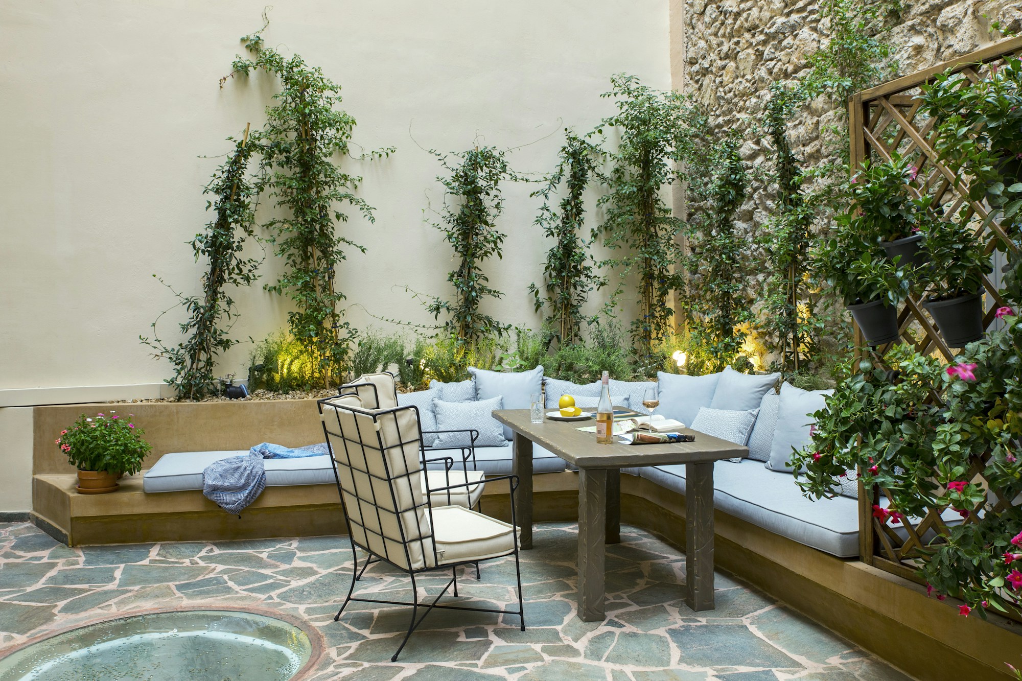 Courtyard Suite - Patio