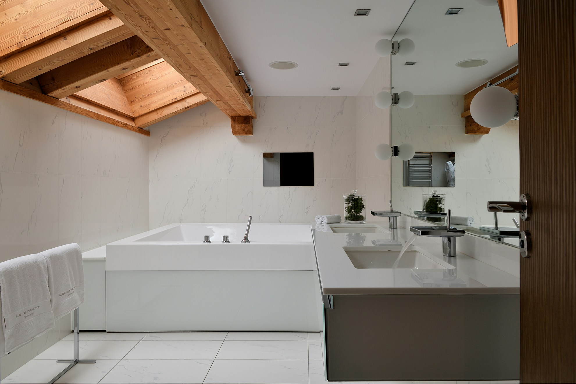 DUPLEX SUITE - Bathroom