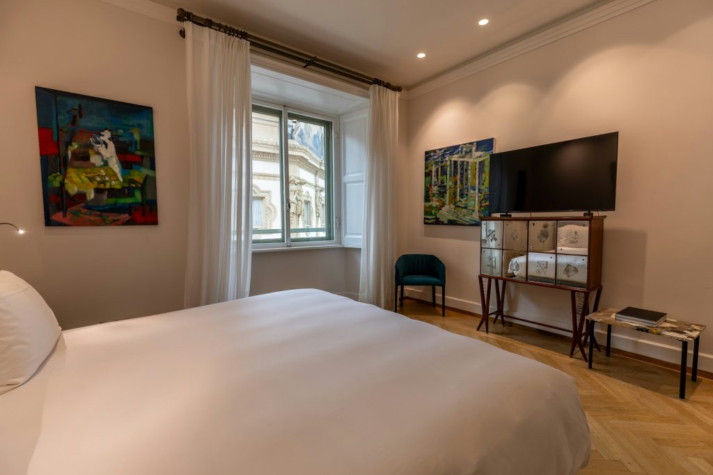 Deluxe Gallery Room - Bedroom
