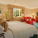 Large Cottage Room - Bedroom