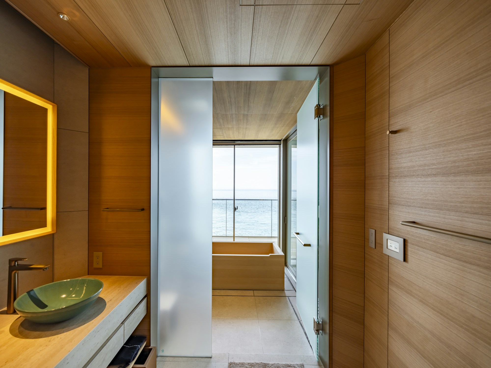 Ocean Suite - Bathroom