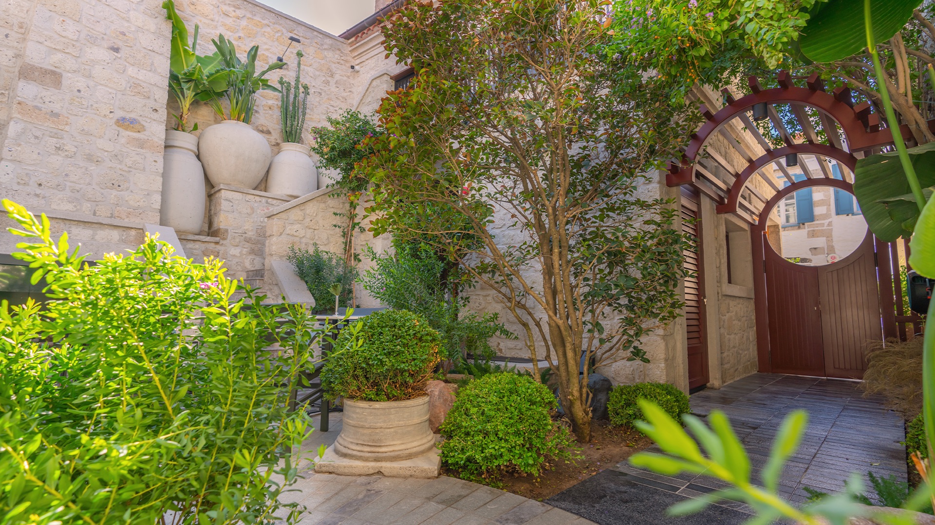 Kestelinn Alacati_courtyard