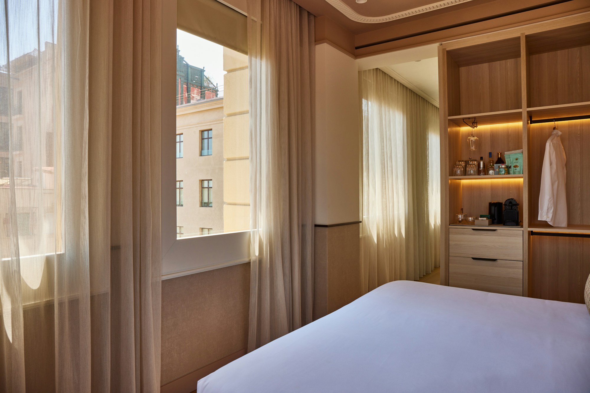 Deluxe Corner Room - Bedroom
