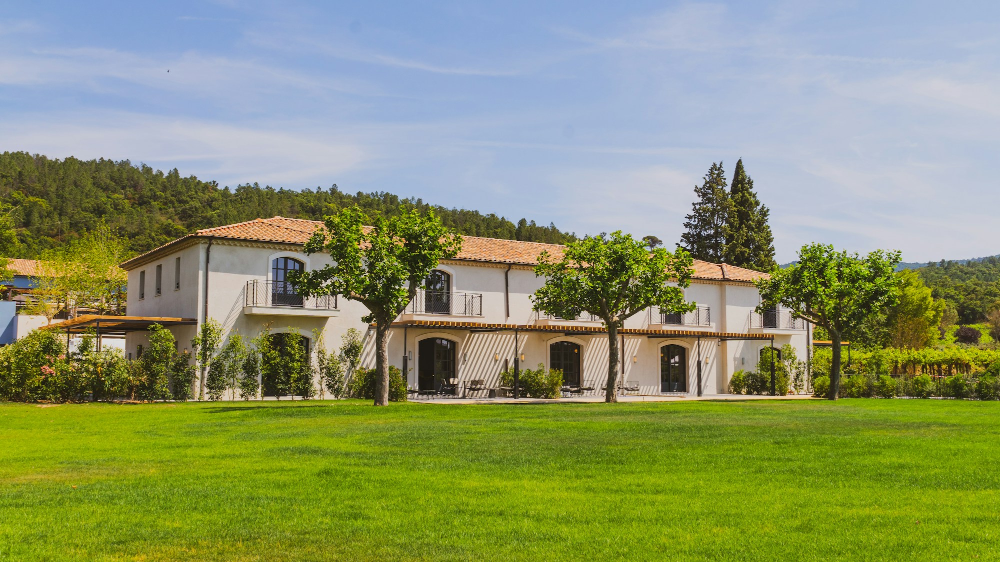 Hotel Exterior and Garden