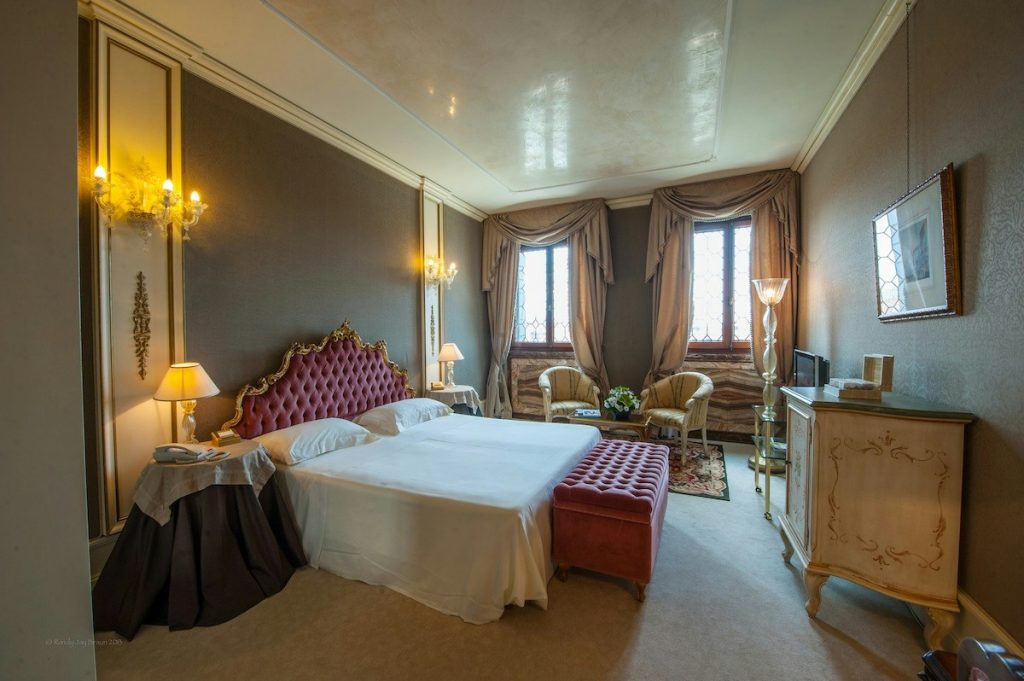 Grand Canal Double - Bedroom