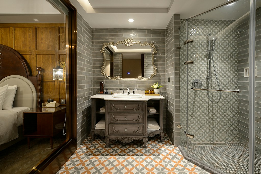 Old Paris Standard Room - King