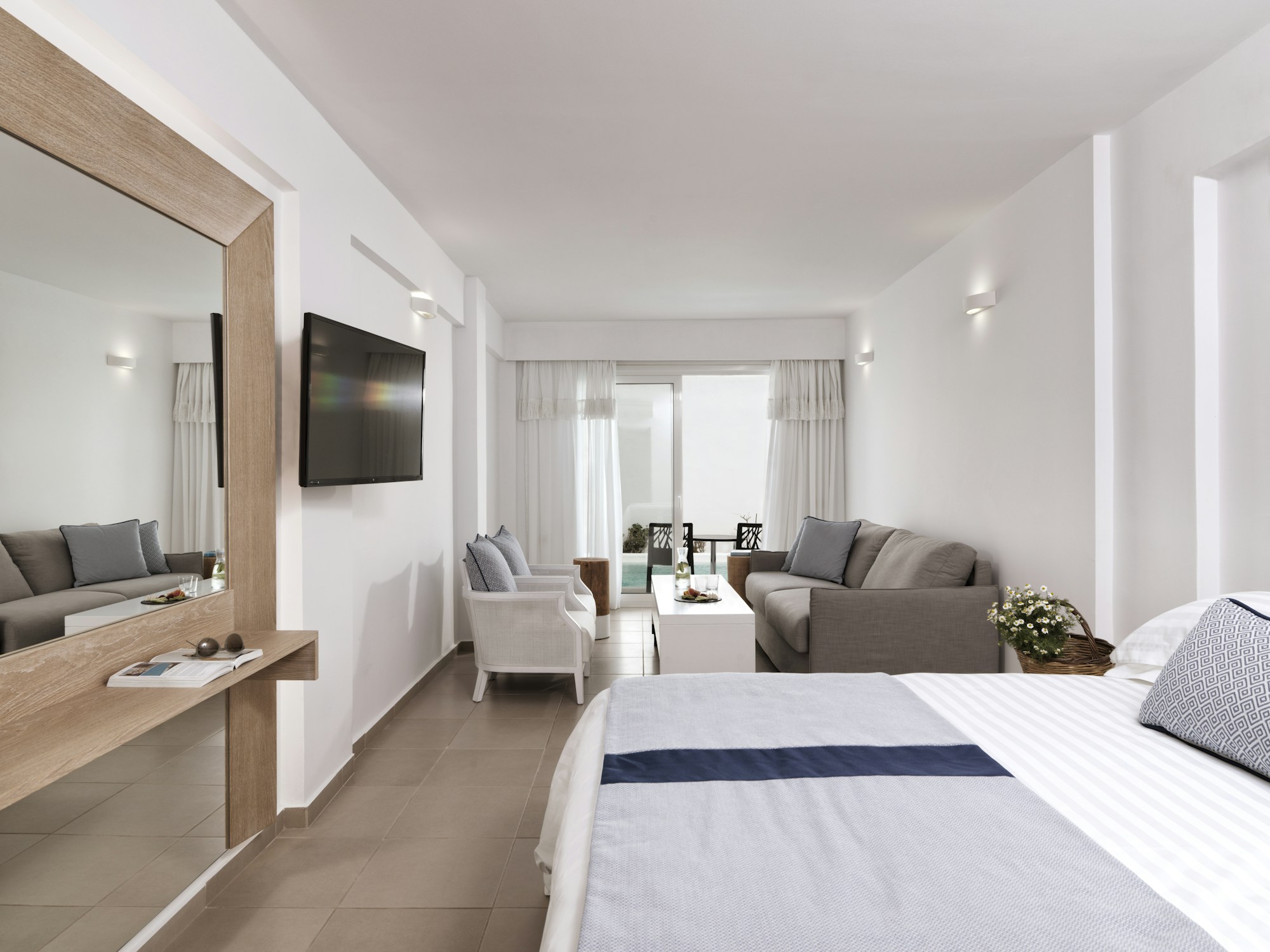 Junior Suite Sharing Pool