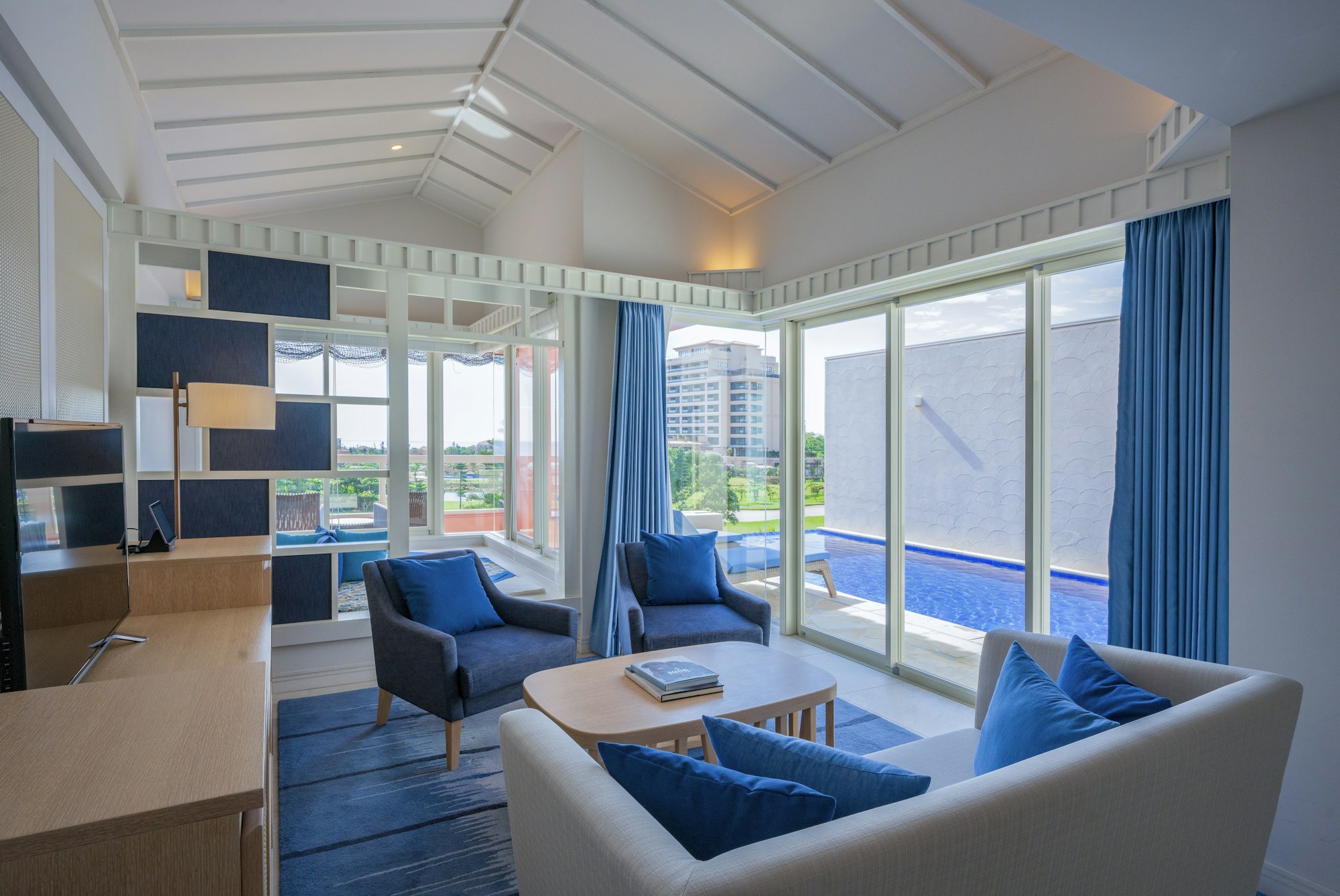 Premier Pool Villa Suite Maisonnette Living Room