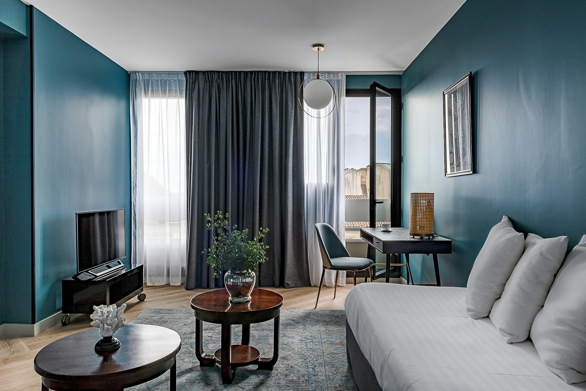 Deluxe Suite - Living Area